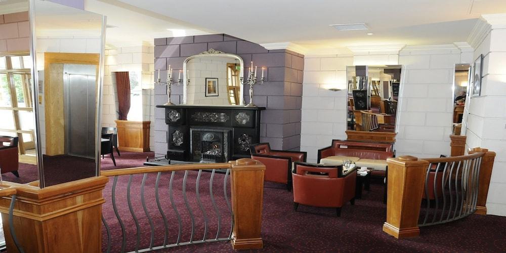 Woodlands Hotel & Leisure Centre ウォーターフォード エクステリア 写真